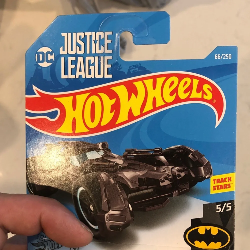 Mattel Hot Wheels Justice League Batmobile - Black and Blue